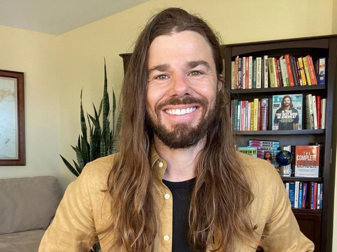 自分の給与を9割以上減らし“社員の最低年収”を770万にしたCEO、業績が3倍になったことを報告