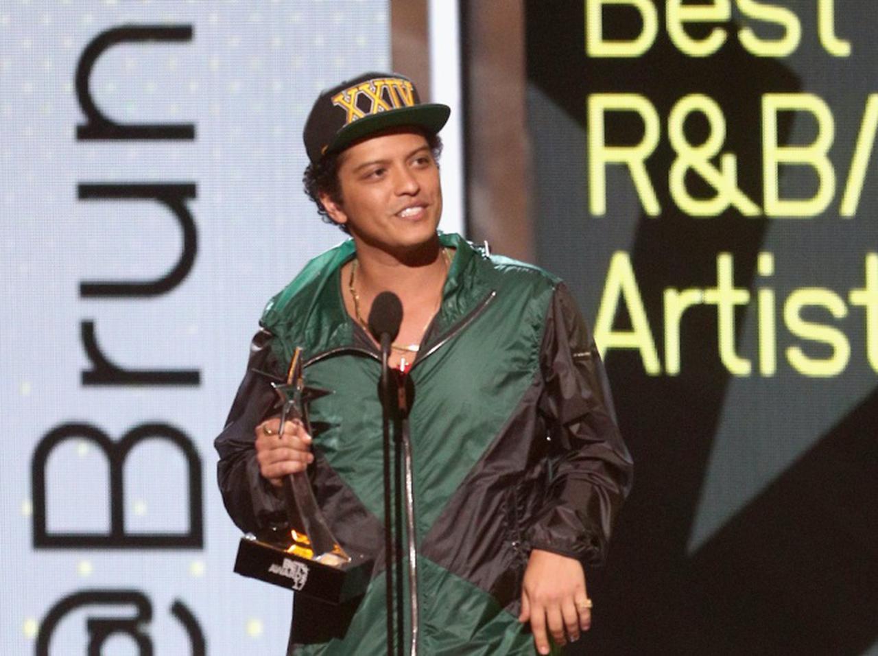 ブルーノ・マーズ、嵐に提供した新曲「Whenever You Call」が来週リリースされることに