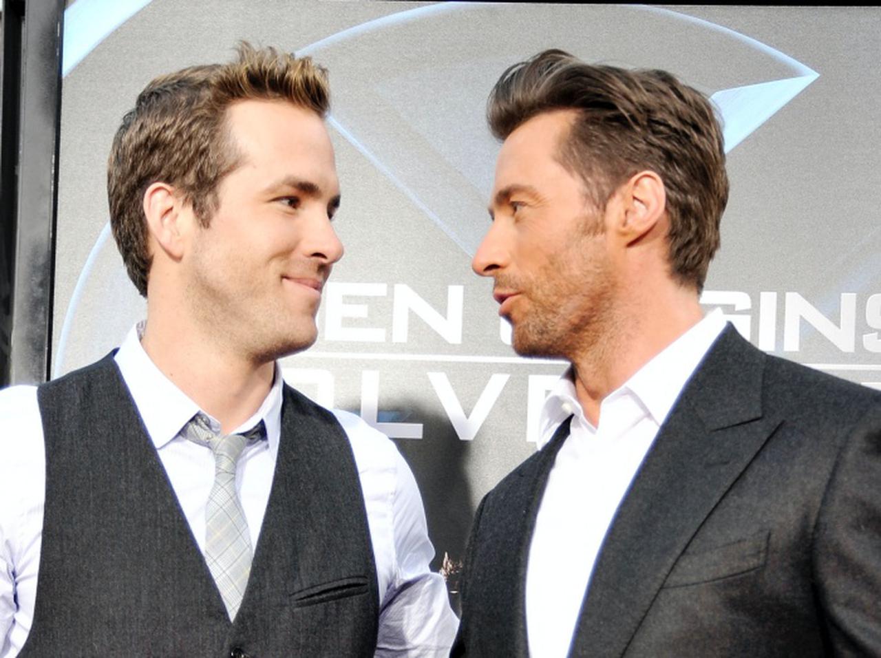 ヒュー・ジャックマン、仲良しライアン・レイノルズと「共演」したCMがおもしろすぎる