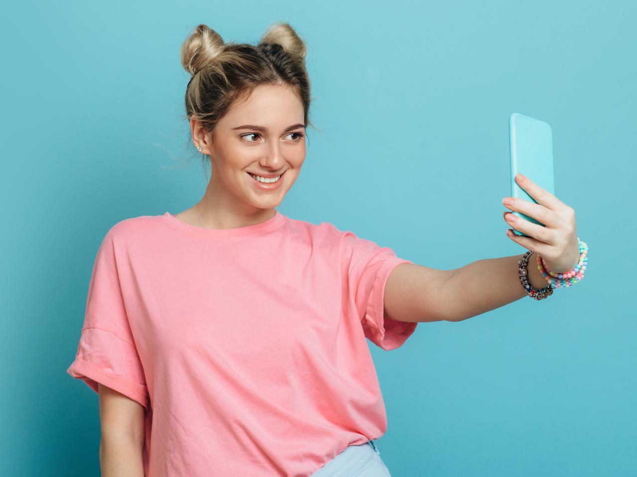 絶対に可愛く写る！海外セレブのメイク担当が明かす、写真が盛れるメイク法