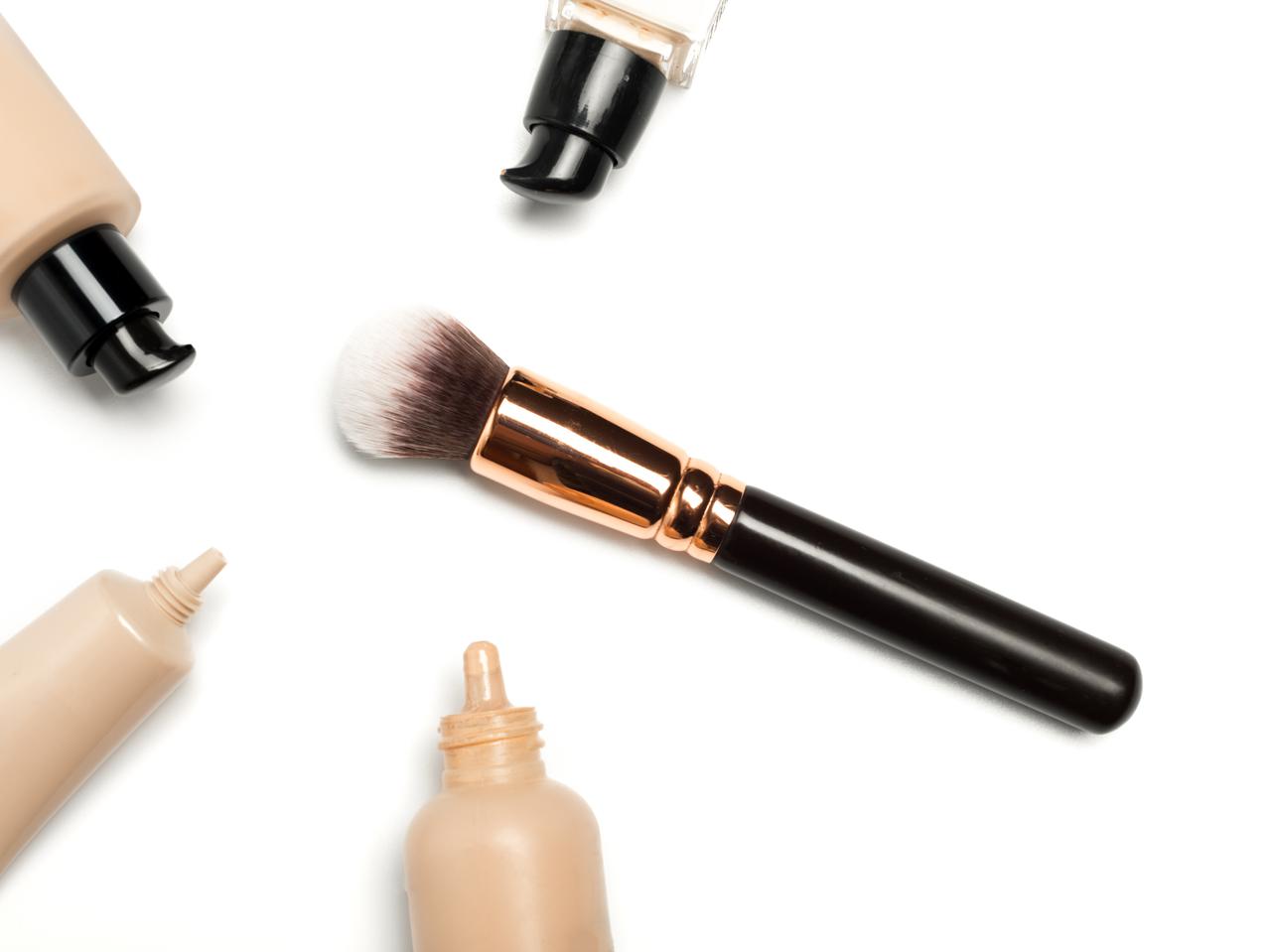 同じようで実は違うもの!アイシャドウベースと化粧下地の違い