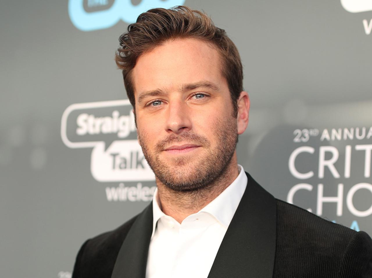 アーミー・ハマー、あの有名2世セレブの「腰を抱く」姿が激写され熱愛説が浮上