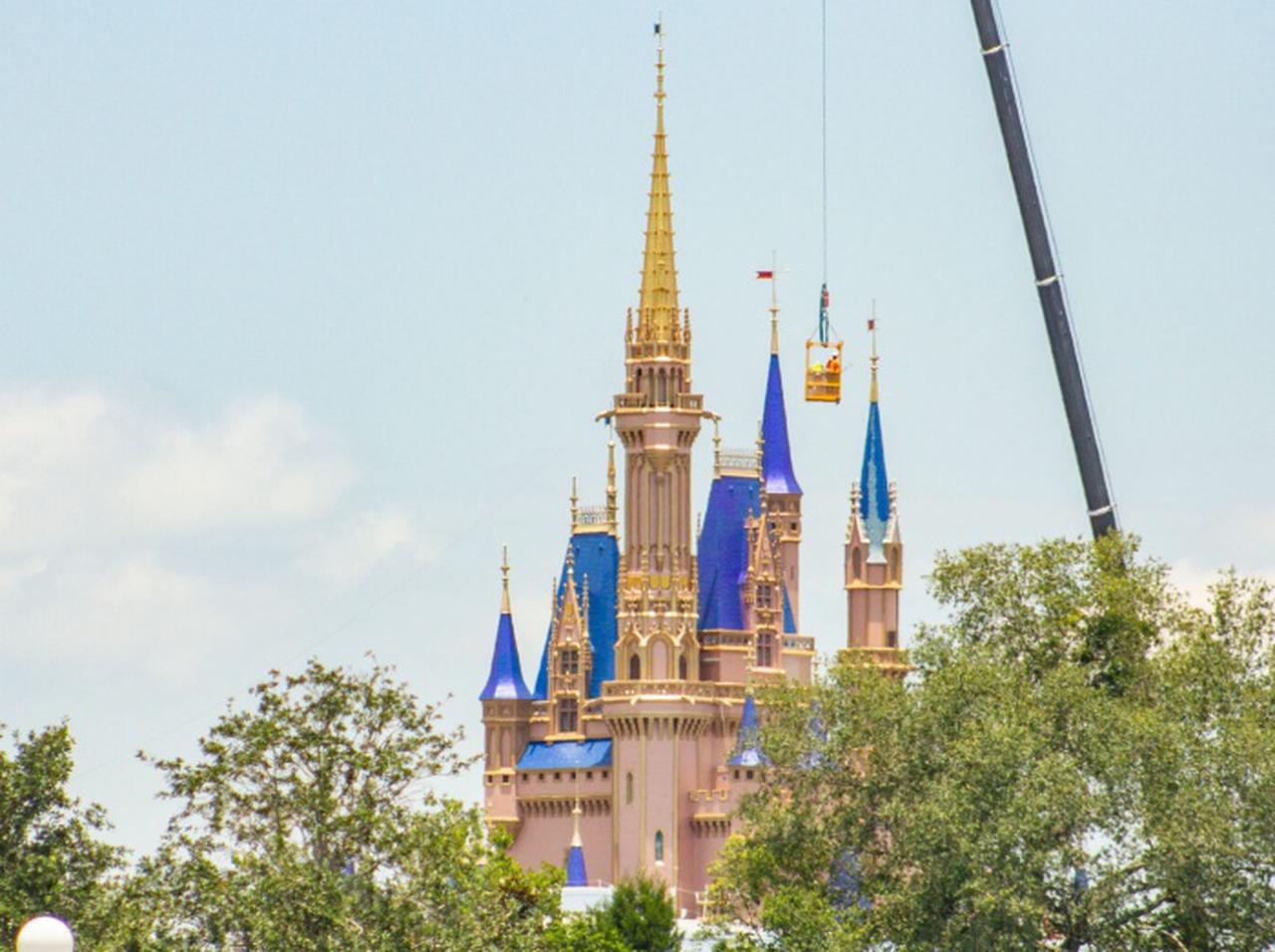 ディズニーランド、休園中に生まれ変わった「園のシンボル」に魔法のような仕掛け