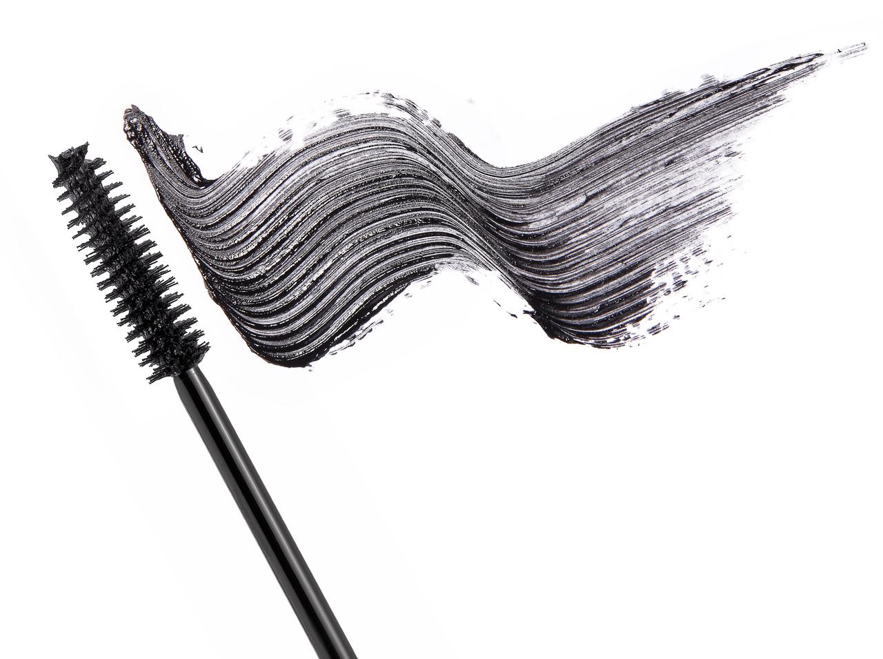 1ステップでマスカラのヨレを防ぐ！パンダ目にならないメイク法とは？