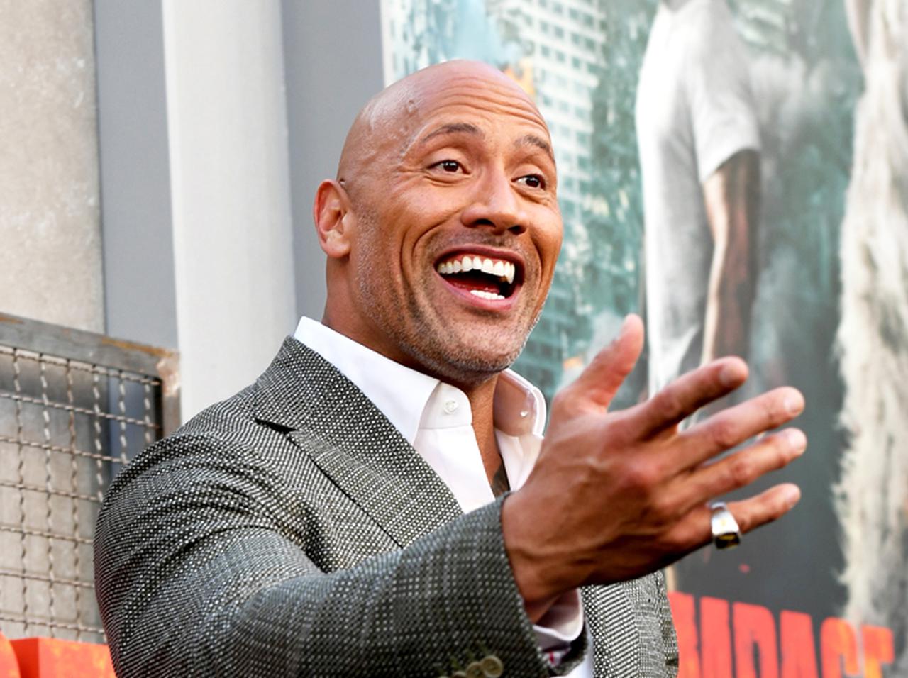 ロック様の人生描く伝記ドラマ、「老けすぎな青春時代」演じるキャストが結構似てる