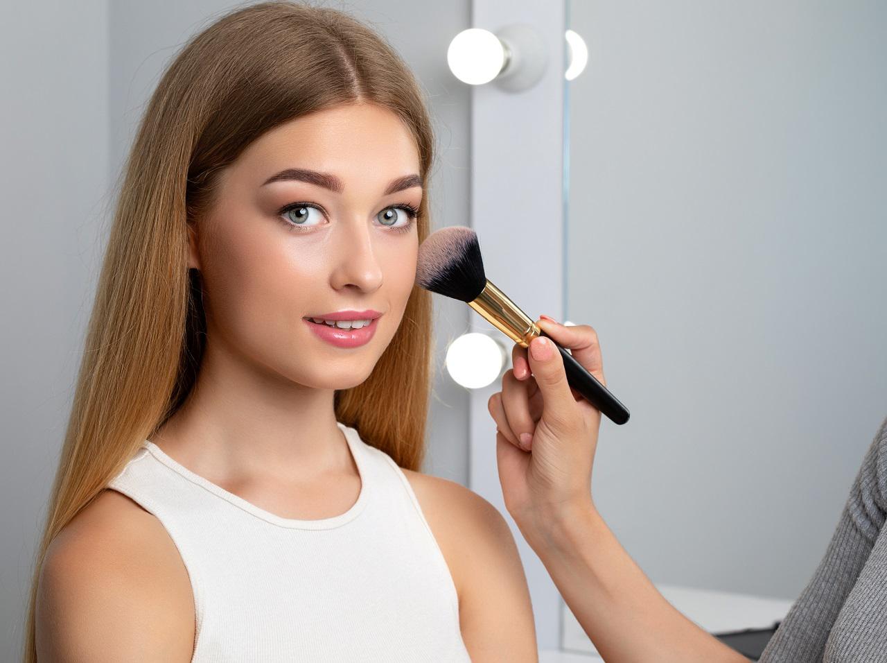 メイクの肌なじみが一瞬でアップする、ワンステップのメイク法とは?