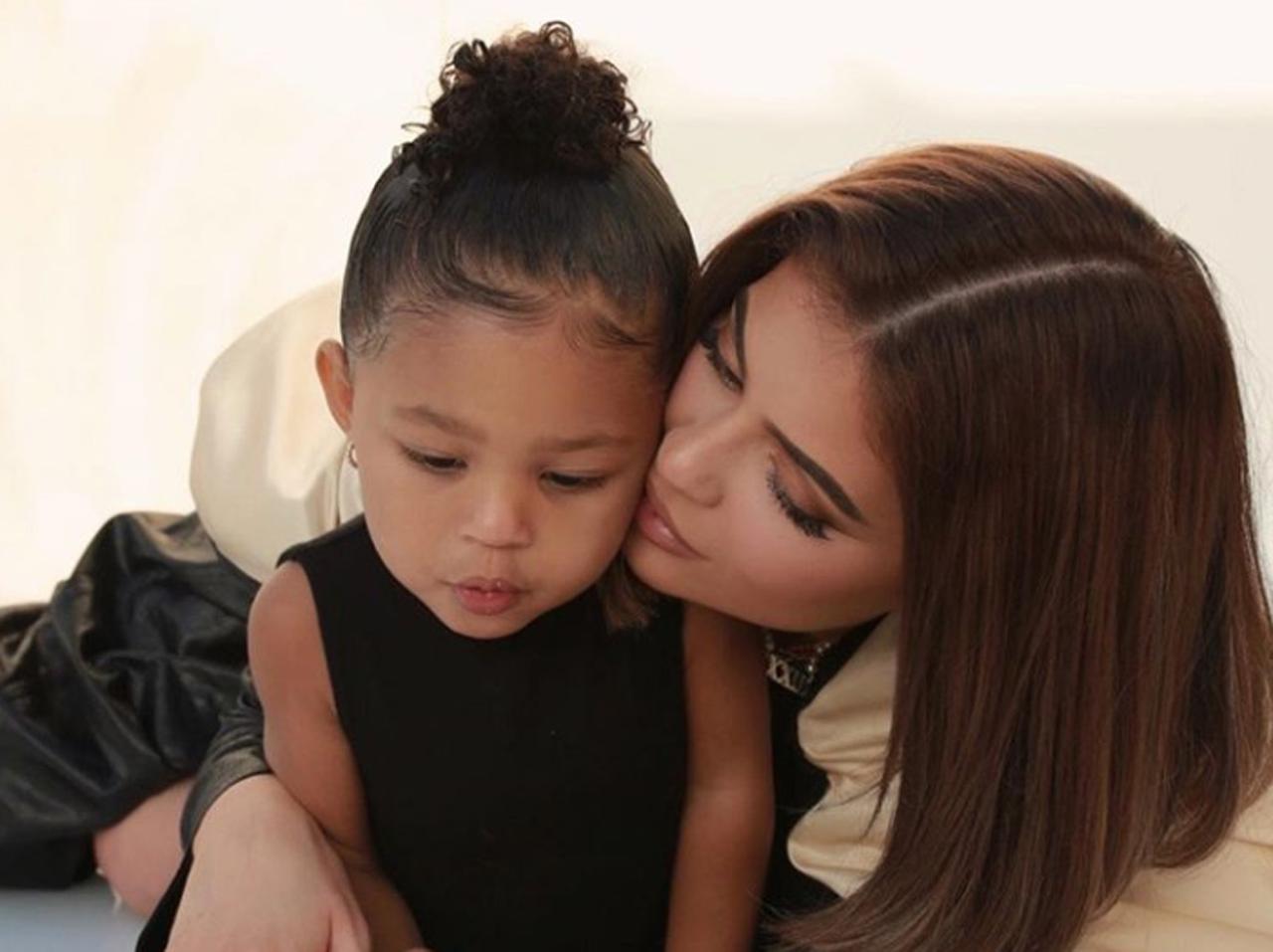 最も稼ぐセレブのカイリー・ジェンナー娘、「ランドセル」がさすが富豪