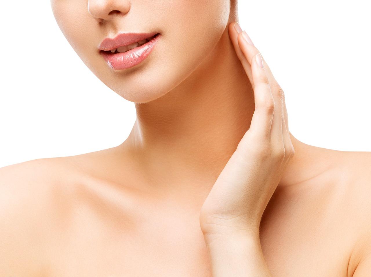 首は顔よりシワが入りやすい！その理由とオススメの対策を医師が伝授