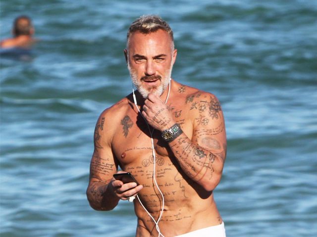 「世界一人生楽しんでる53歳おじさん」が念願のパパに！愛娘に早くもメロメロ