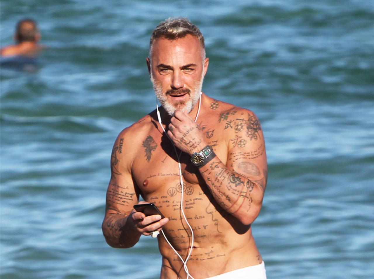 「世界一人生楽しんでる53歳おじさん」が念願のパパに!愛娘に早くもメロメロ