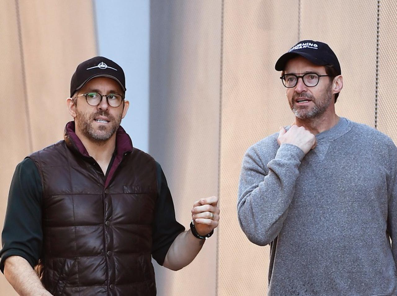 ライアン・レイノルズ、ヒュー・ジャックマンに秘蔵写真を公開されるも対応が雑