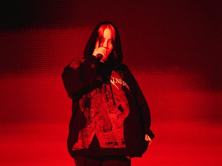 ライブ前の激レアイベントも!ビリー・アイリッシュがオンラインライブの詳細を発表