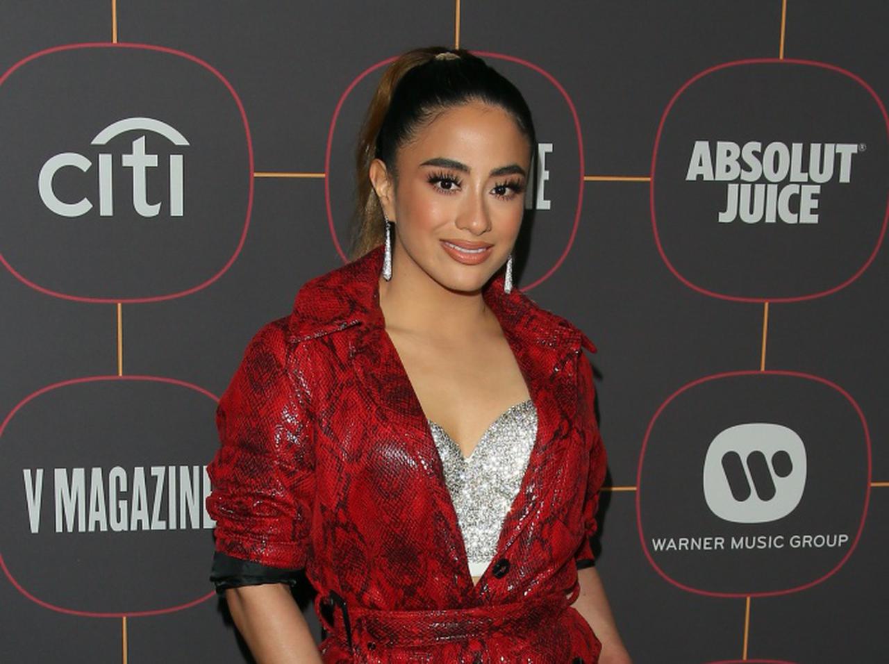 「紐状の下着を渡された」5Hのアリー・ブルック、音楽業界の重役から受けたセクハラを告白