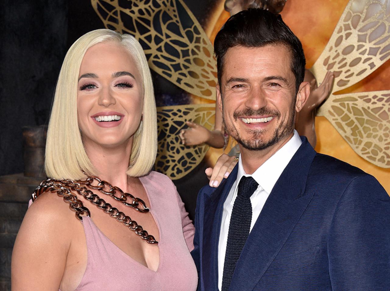 オーランド・ブルーム、「下半身丸出し事件」をネタにしてケイティの誕生日を祝う