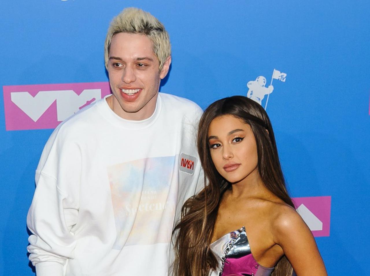アリアナ・グランデが元婚約者ピート・デヴィッドソンに言及?新曲「Positions」の歌詞が話題に