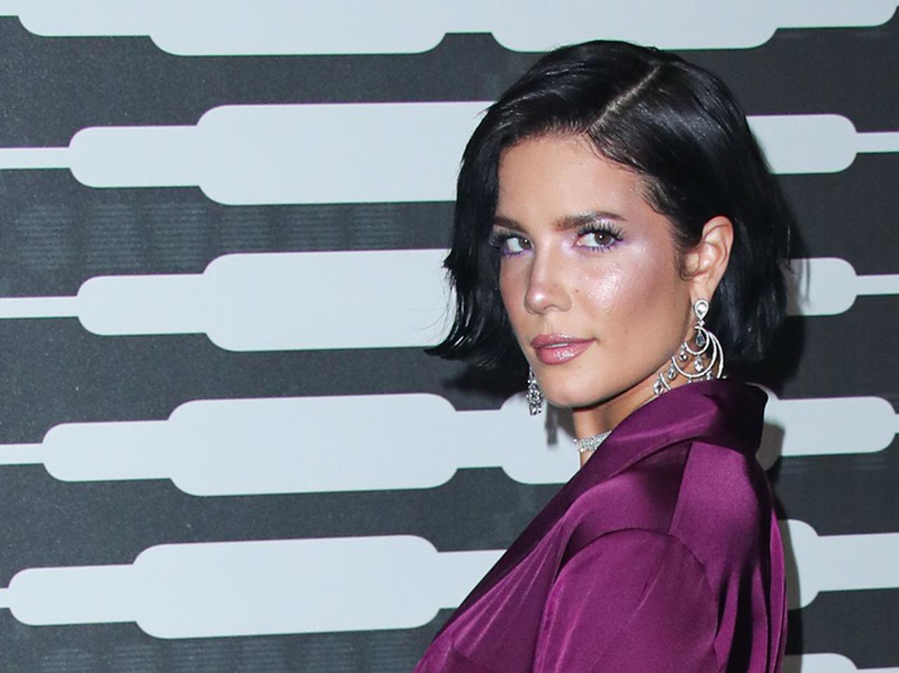 ホールジー、3度目の坊主頭に!「やってやった」とかっこよく坊主頭をお披露目