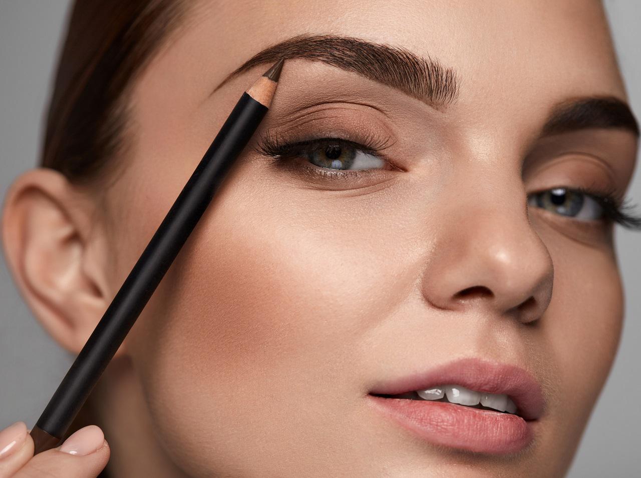 ミスマッチ眉を避ける!メイクによって使い分ける眉のつくり方とは?