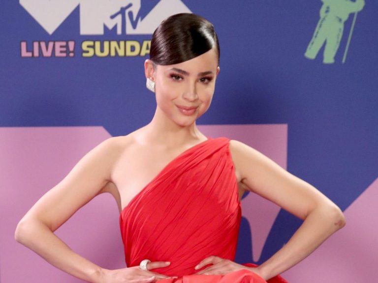 キレッキレのダンスを披露！ソフィア・カーソンが「Guess I’m A Liar」MVで恋人にサヨナラ