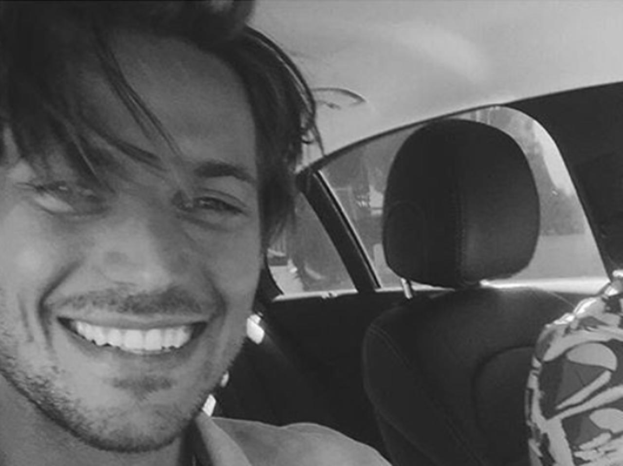 『エミリー、パリへ行く』リュカ・ブラボー、「長髪」「青髪」時代もイケメンだと話題に