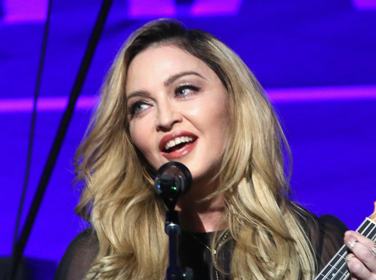 マドンナ、ブロンドヘアにおさらば！次にチャレンジしたカラーは？