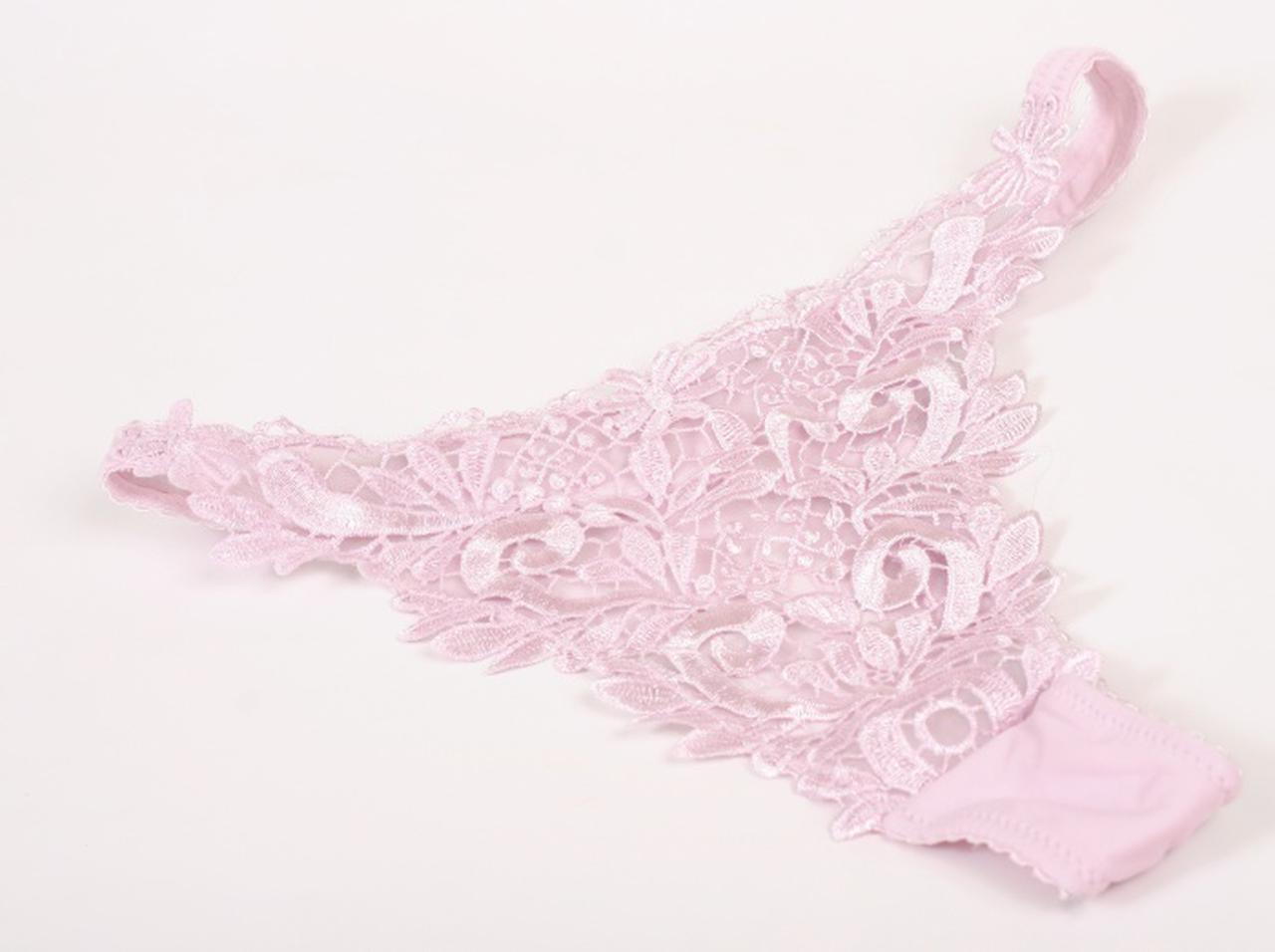 女性TikTokerが「パンツの中」を公開、恥を忍んで秘部をさらした理由とは