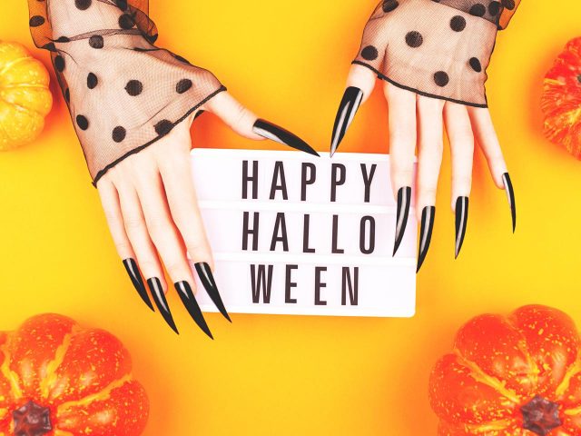 血糊なしでもハロウィン気分！おしゃれで少し不気味なメイクアイデア3選