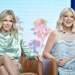 「解雇して」と毎日思い続けた——トリ・スペリング、監督に震えた現場の真相