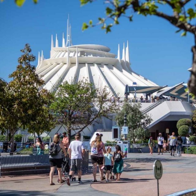 ディズニーランド、あの人気アトラクションの「今後」に衝撃が走る…