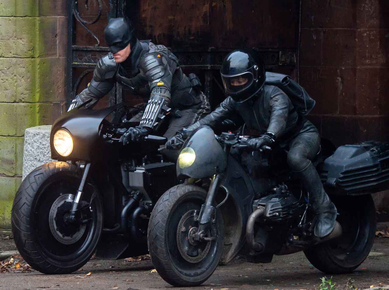 『ザ・バットマン』カーチェイスシーンの撮影、すでにかっこ良い！