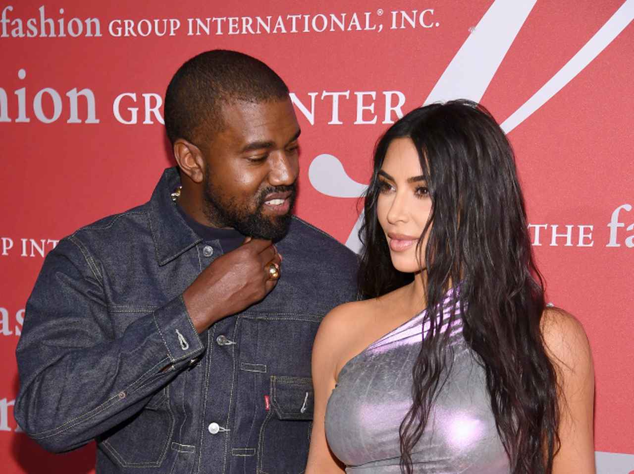 「助けてくれる人はいなかった」キム・カーダシアン、新型コロナに感染したカニエ・ウェストの看病を回想