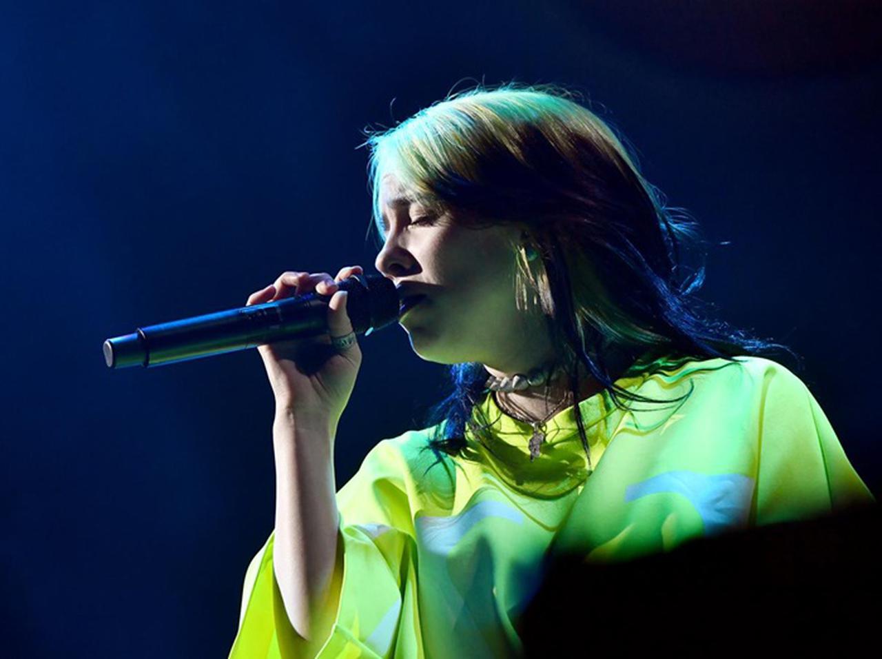 ビリー・アイリッシュ、新曲を11月にリリース！新曲に関する高度な質問に答える