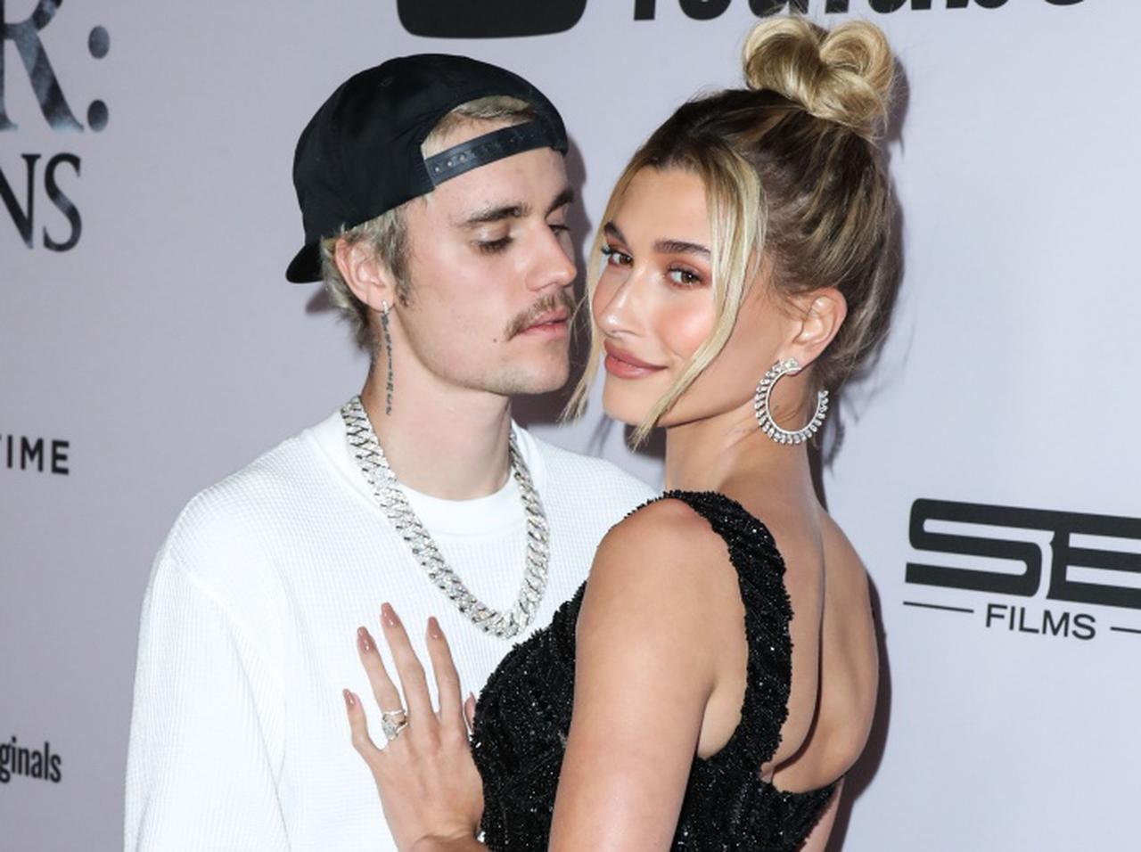 ヘイリー・ビーバー、ジャスティン・ビーバーと「あの行為」をすることに抵抗があったと明かす