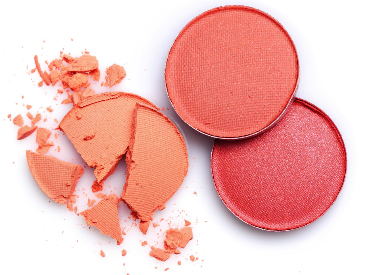 チークはなじませる方向がカギ！ほんのり印象を変えるブレンド術