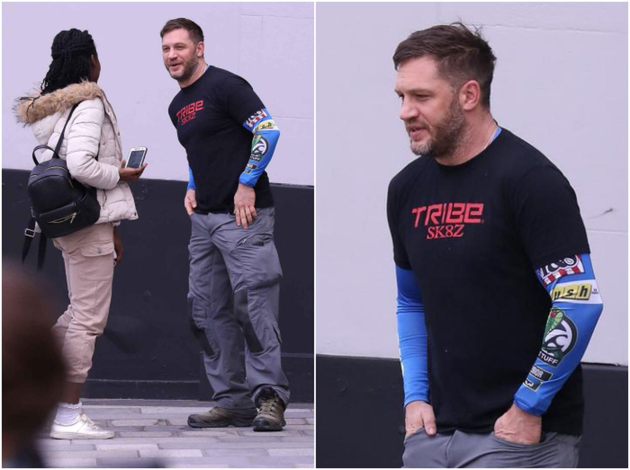 トム・ハーディ、入れ代わり立ち代わりやって来るファンに出血大サービス【写真アリ】