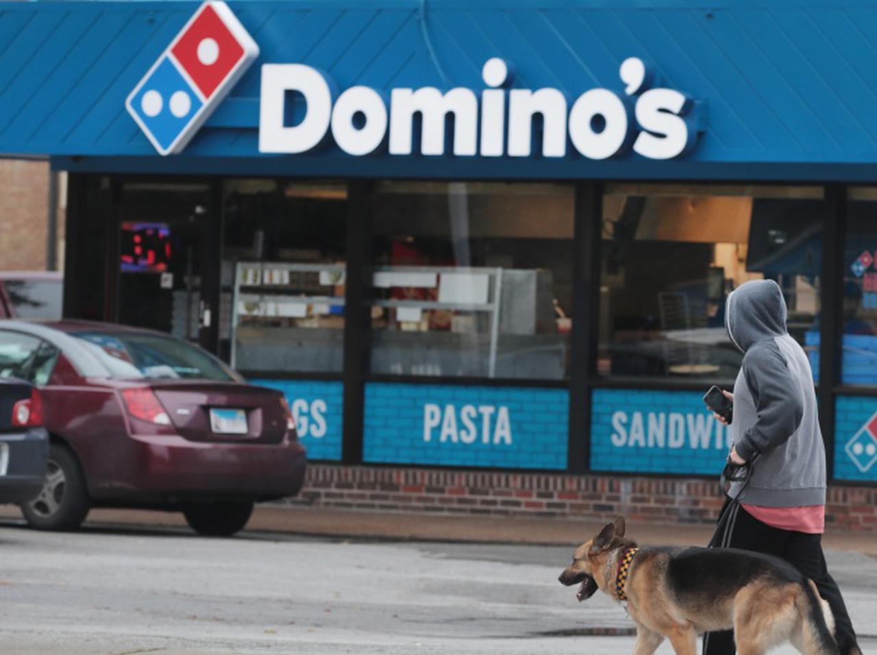 英ドミノ・ピザ、配達員が受け渡し直前に玄関先で「やっていたこと」に鳥肌…