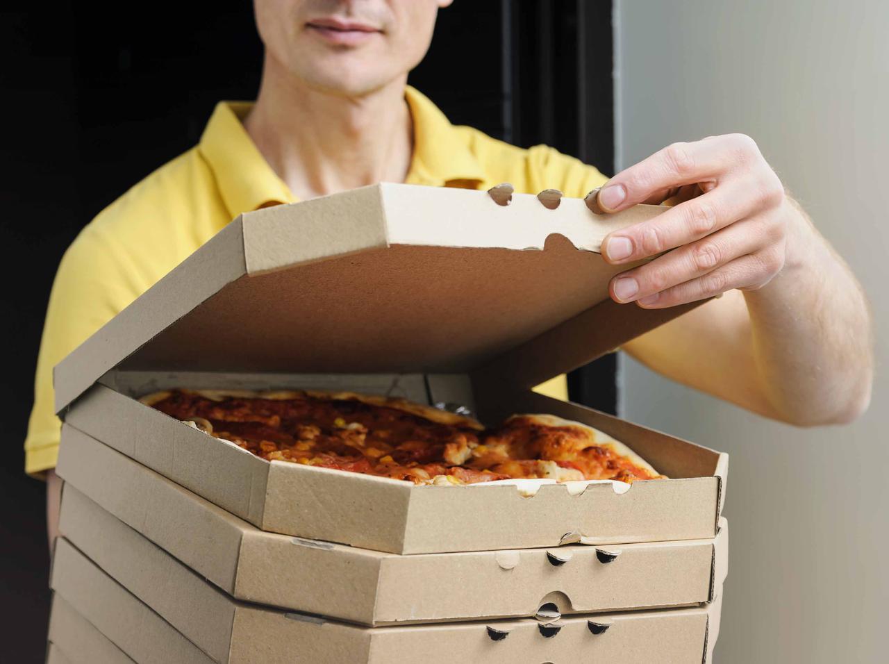 ピザのデリバリー配達員が見た！クレイジーな住民エピソードがヤバい