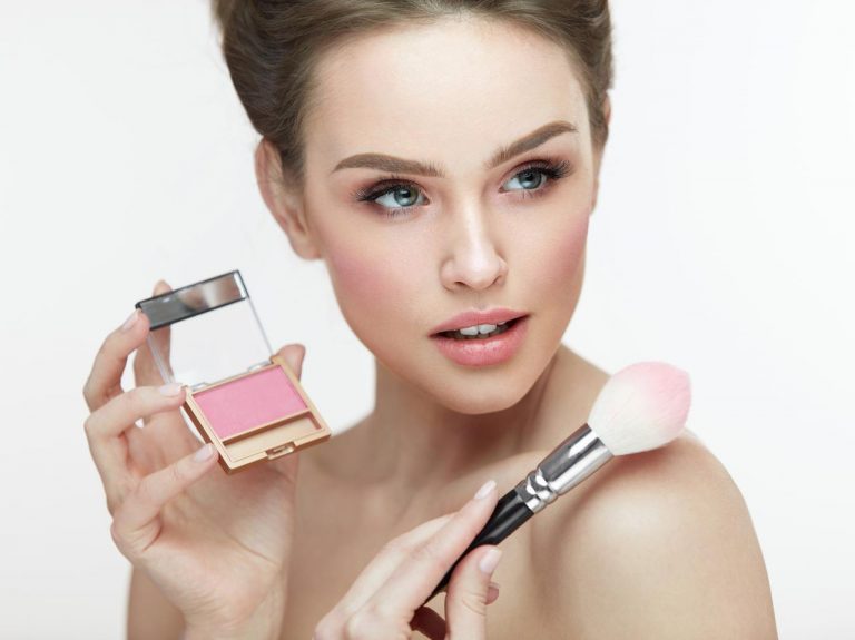 最強の組み合わせ!チークのおすすめの色&似合う塗り方3つ