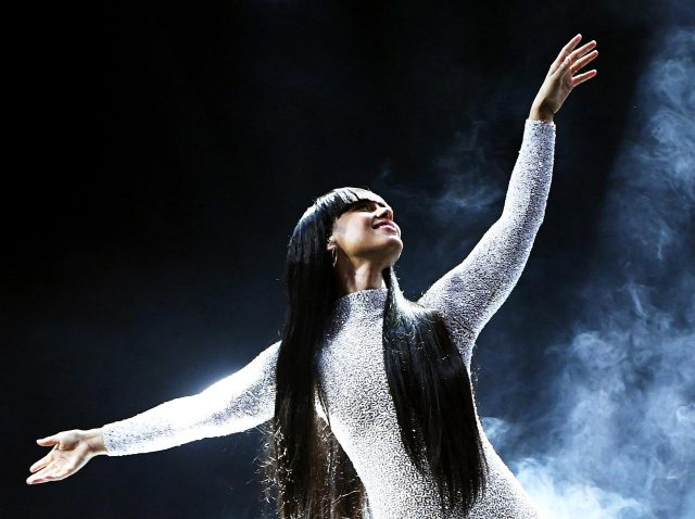 アリシア・キーズ、過去や成長について話し続けることの大切さを伝える