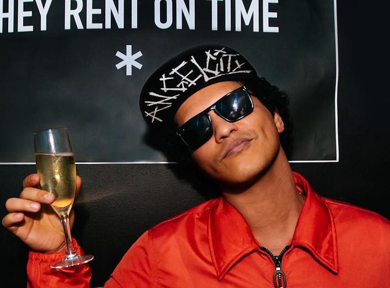 ブルーノ・マーズがアルバム10周年をお祝い!ファンに「人生を変えてくれてありがとう」