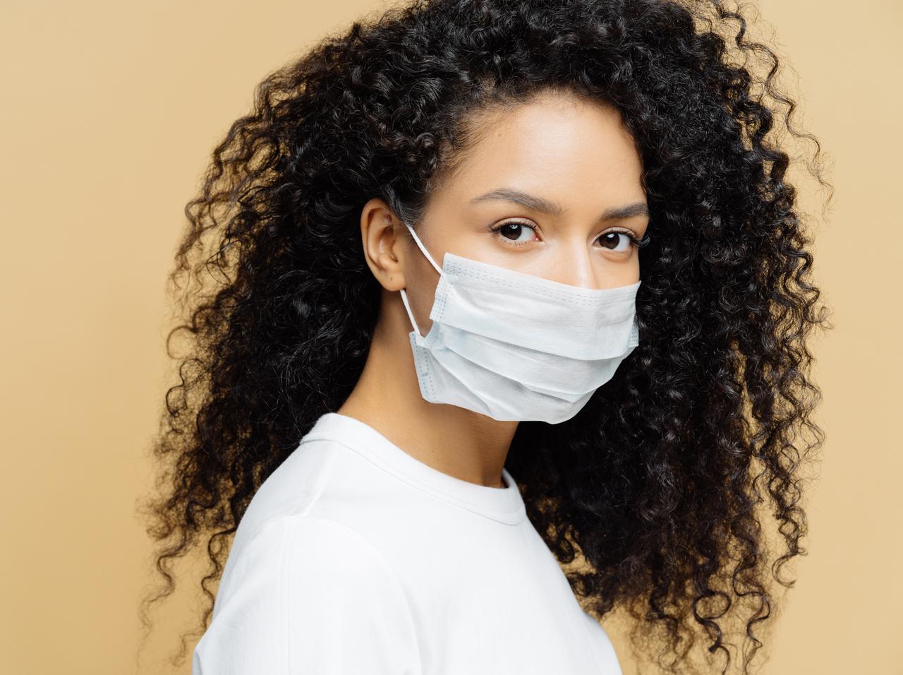 ニキビを防ぐ「マスク」が海外で話題!カリスマドクターが手掛けたそのマスクに迫る