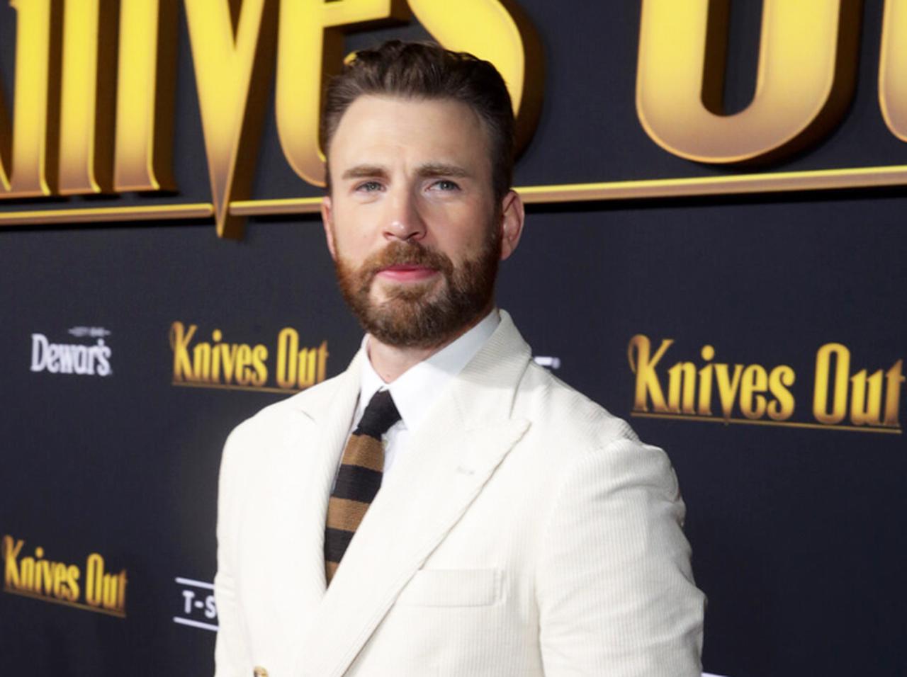 『キャプテン・アメリカ』クリス・エヴァンス、「出演作の格好」で“デート”へ