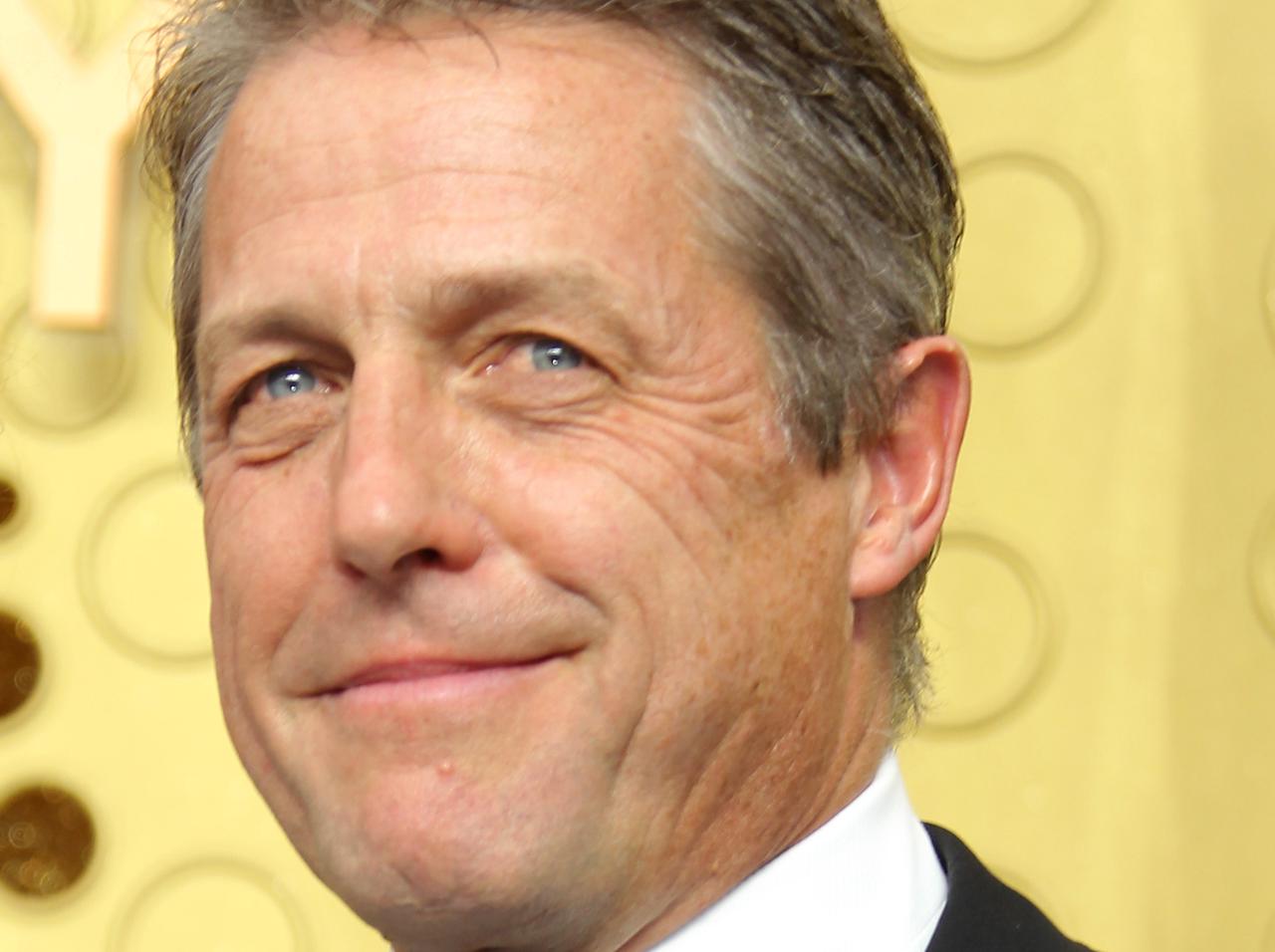 ヒュー・グラントもコロナ感染、「恥ずかしかった」症状を明かす