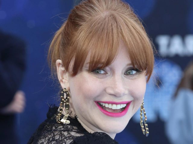 ブライス・ダラス・ハワードがピンクヘアに！『ジュラシック・ワールド』撮影終了で