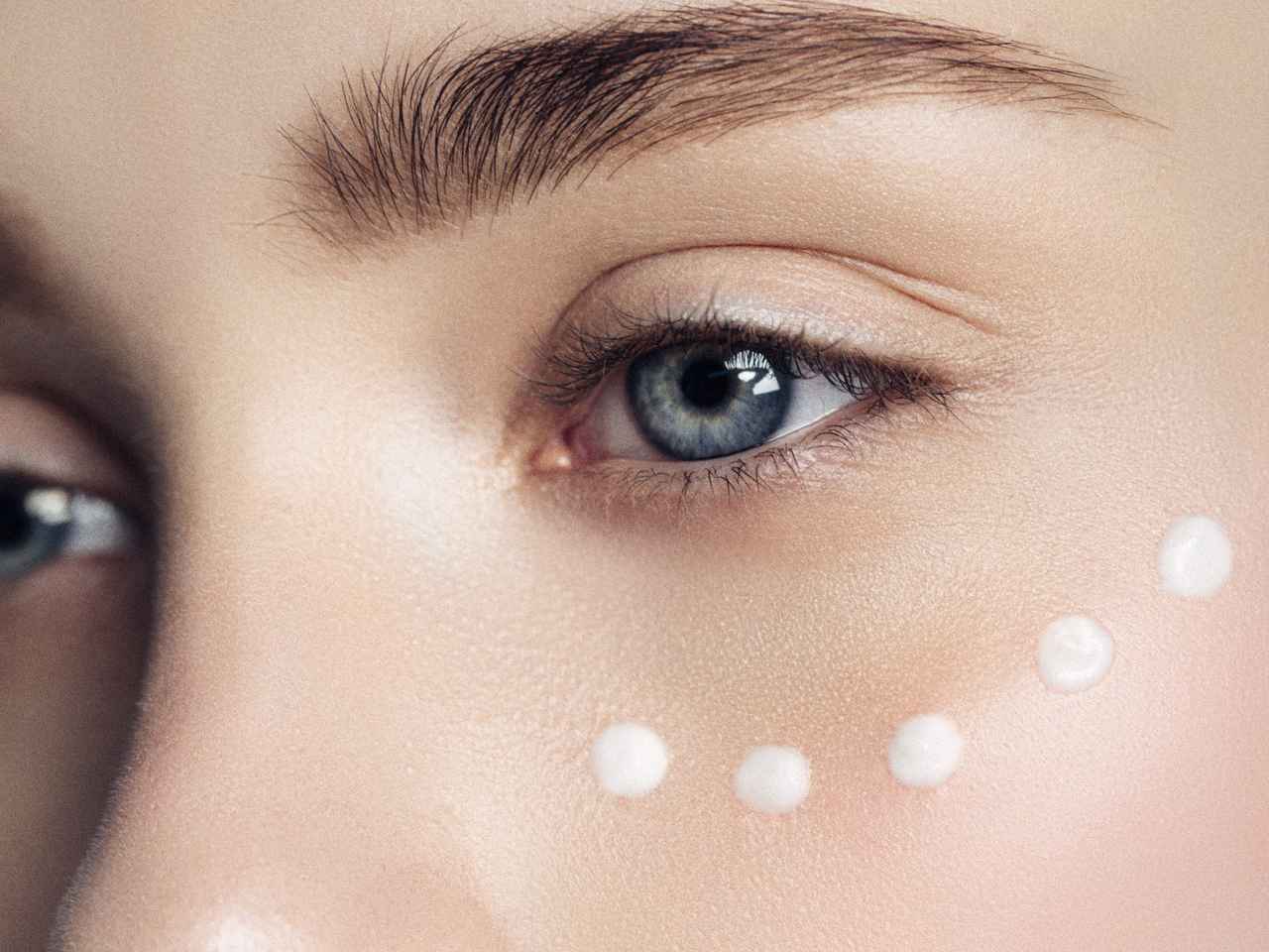 どちらを使うべき?アイクリームとアイセラム、それぞれの特徴と正しい使い分け方