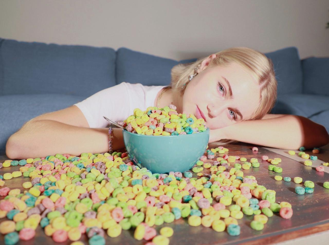 要注目の16歳!クレア・ロージンクランツ&ジェレミー・ザッカー「Backyard Boy」のMVが公開