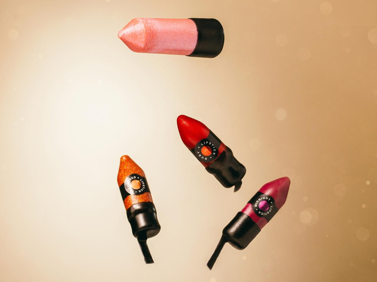 LUSH、ホリデー限定カラーのヴィーガンコスメ4種発売