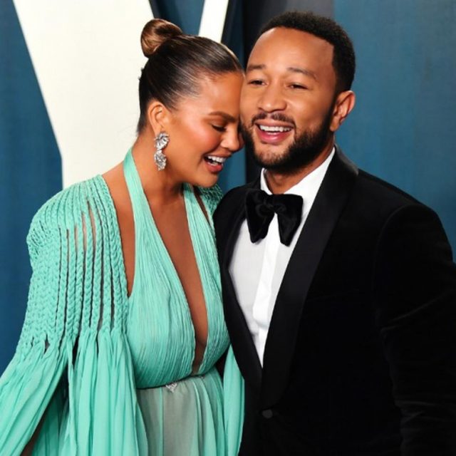 ジョン・レジェンド、死産した息子と“最初で最後の家族写真”を撮影した時の「心境」を明かす