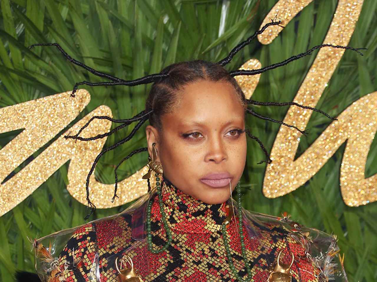 右鼻は陽性、左鼻は陰性!エリカ・バドゥ、新型コロナの検査に疑問の声