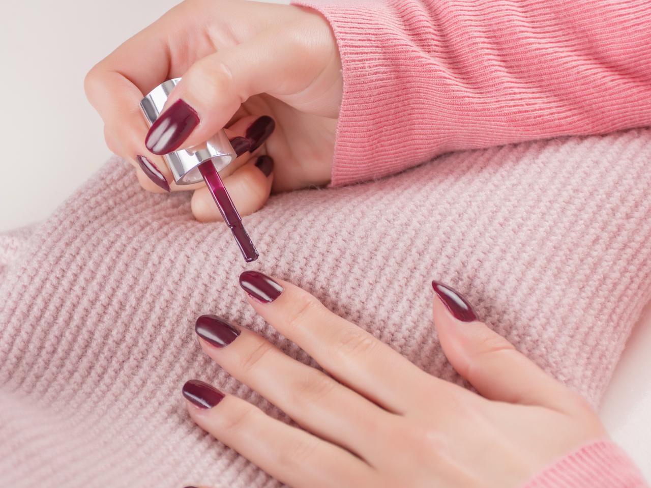 時間が経っても効く?服についたマニキュアを落とす方法