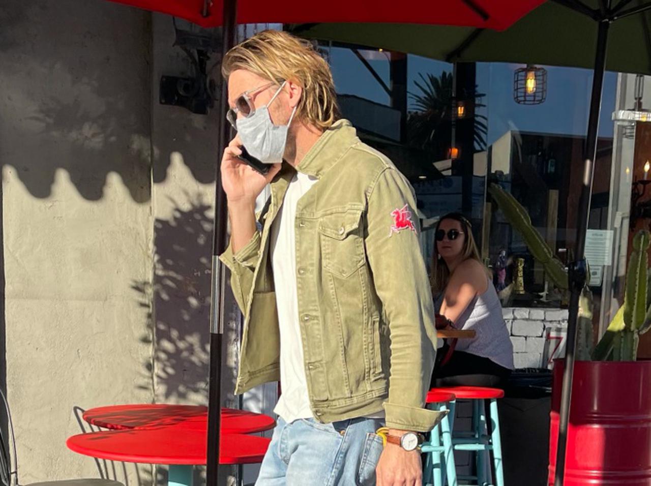 思わずガン見!ブラッド・ピットがタコスショップでオーラ全開【写真アリ】